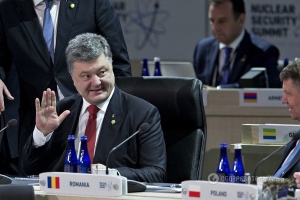 Миллиард в кармане: Порошенко и Байден договорились о третьем транше