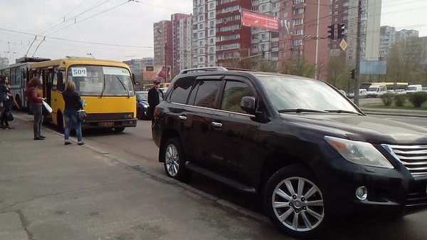 В Киеве водитель Lexus избил маршрутчика