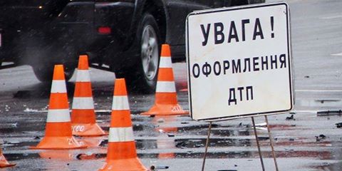 По дорозі до Львова Mercedes злетів у кювет. Водій загинув