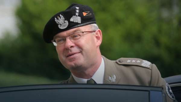 Украинской армии необходимо избавиться от пророссийски настроенных офицеров, - генерал НАТО