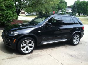 На Тернопіллі за образу хлопець пошкодив кривднику "BMW X5"