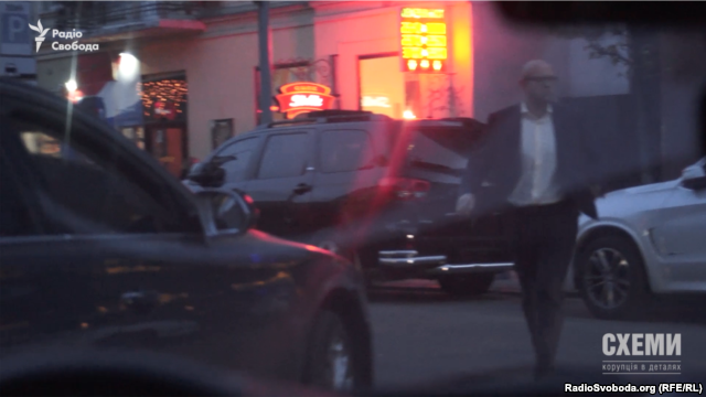 «Схеми»: депутати «Відродження» ходили до Коломойського напередодні голосування за Гройсмана