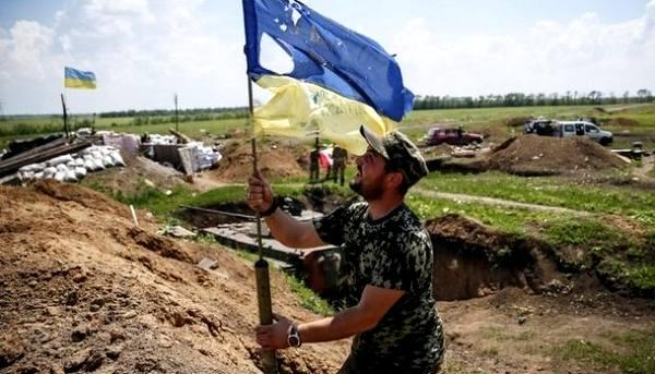 Евгений Якунов: Отдавать ли жизнь за флаг? Депутат Рыбак и тысячи других