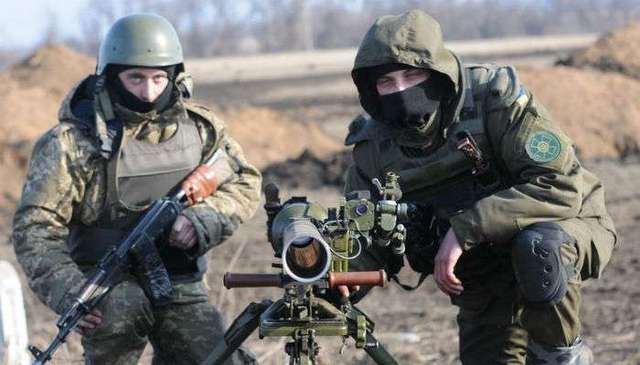 Бойцы ВСУ показали видео уничтожения российской БМП под Докучаевском