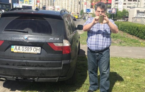 Як дипломат Яременко паркувався на газоні та сварився з чиновником КМДА. ВІДЕО