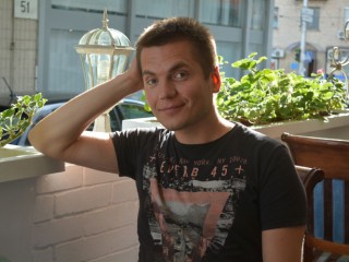 Волонтер Виталий Дейнега методом простых подсчетов вычислил, что 90% украинцев не принимают никакого участия в войне