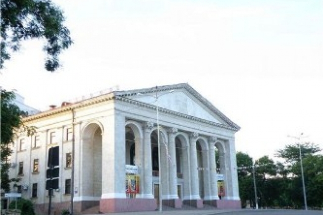 Возвращение в Херсонскую губернию крепостного права или в театре тоже воруют