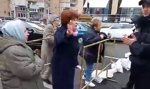 В центре Киева произошло столкновение активистов с полицией