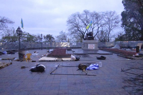 Нападавших на митингующих на Думской отпустили