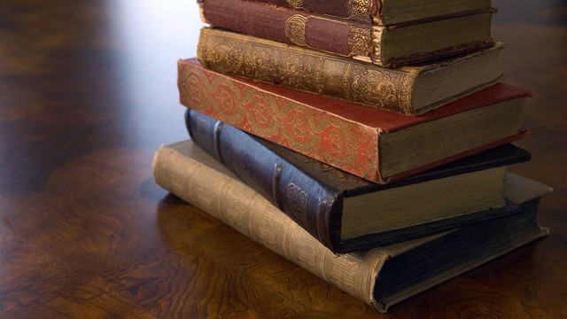 8 книг, написаних чиновниками за гратами