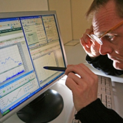 Украинцам запретили "дважды" требовать возмещения от проворовавшихся банкиров