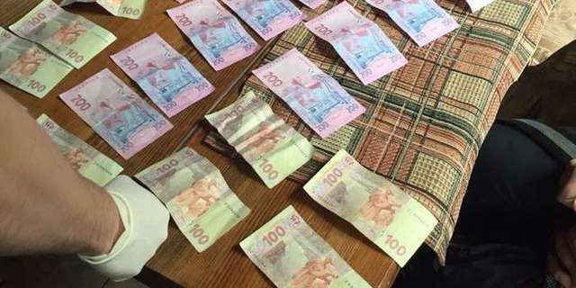 На Харьковщине на взятке задержали сотрудника Антимонопольного комитета (ФОТО)