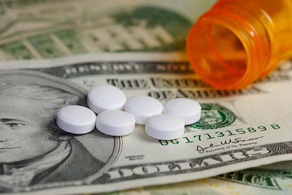 Преодоление Гройсманом коррупции не снизит, а только повысит цены на лекарства, – эксперт