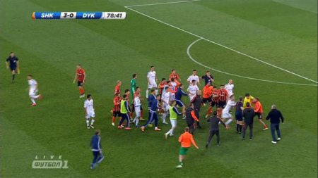 Скандал на матче Шахтер-Динамо: массовая драка на поле