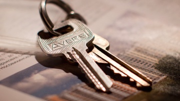 "Вторичка" в столице продолжает дешеветь