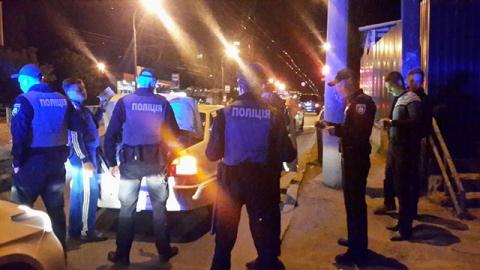 Працівника поліції Вінниці впіймали п’яним за кермом. Чоловік тричі кущами тікав від патрульних