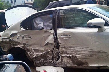 Под Киевом пьяная компания на Lexus с донецкой регистрацией слетела с дороги