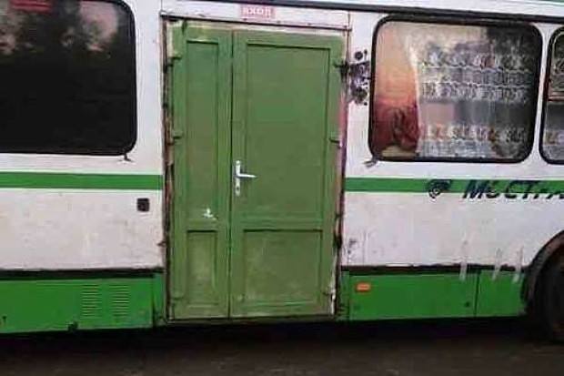 “Зато у нас Гагарин в космос летал!”: Соцмережі вразив автобус у Іркутську