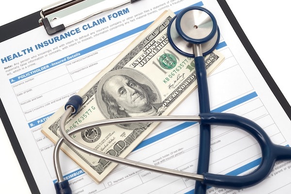 Лікування у лікарнях і поліклініках України стане платним. Законопроект