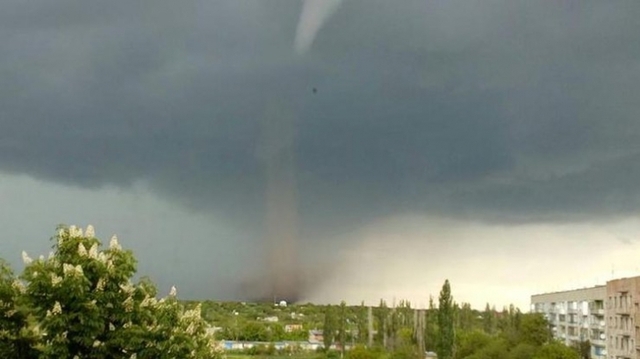 Под Кировоградом прошел мощный смерч