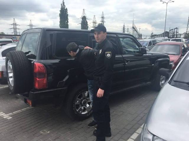 У Львові поліція затримала «на гарячому» викрадача елітного автомобіля