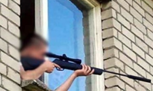 Неизвестный снайпер в Черкассах обстреливает людей и авто. Ранен ребёнок