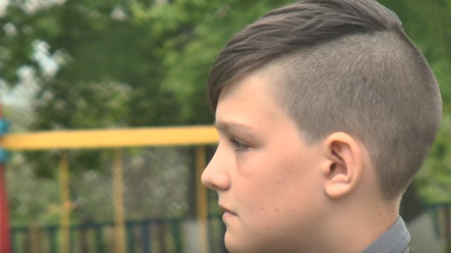 На Харьковщине директор школы чуть не придушил ребенка за украинскую стрижку