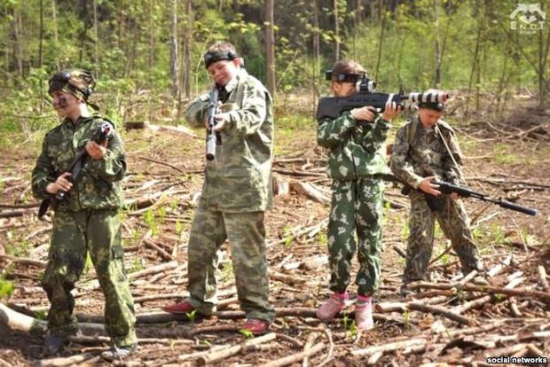 Российские наемники, воевавшие на Донбассе, провели учения для школьников Беларуси