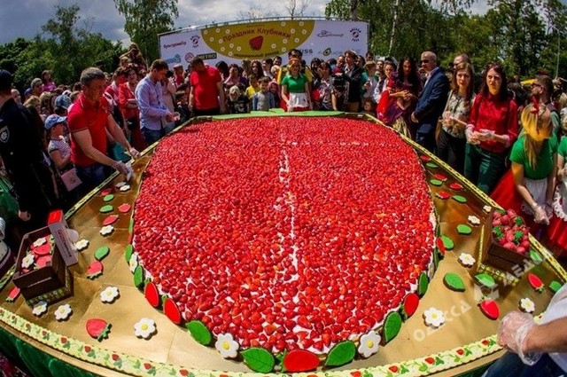 Стыдно за одесситов: владелица кондитерской назвала «Праздник клубники» адом