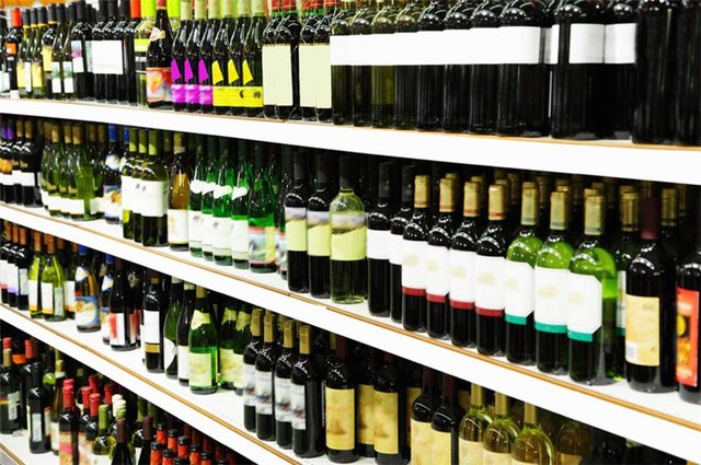 В Виннице запретили продавать пиво и водку людям в камуфляже