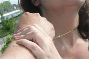 В Киеве бандиты средь бела дня напали на женщину