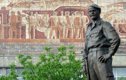 В ЛНР начались репрессии против тех, кто установил памятник Мозговому в Алчевске