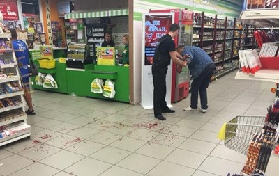 В суперамаркете Запорожья мужчина вскрыл себе вены - соцсети