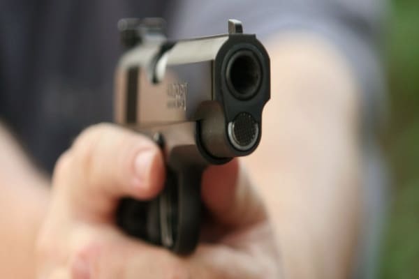 В Запорожье ранен мужчина, который с топором бросался на полицейских