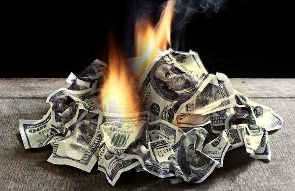 БІЗНЕС ВТРАТИВ 82 МЛРД ГРН ЧЕРЕЗ БАНКРУТСТВО 77 БАНКІВ