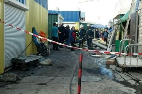 Пожар на Троещинском рынке в Киеве: повреждены десятки павильонов