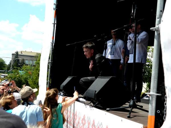 Надежду Савченко «оттерли» от людей