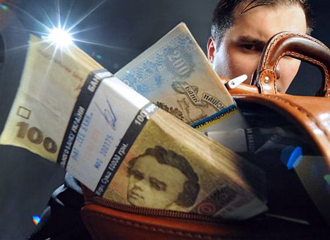 Зарплаты украинских чиновников официально стали безразмерными