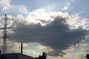 "Небо знает": сеть тронуло яркое фото облака в форме Украины