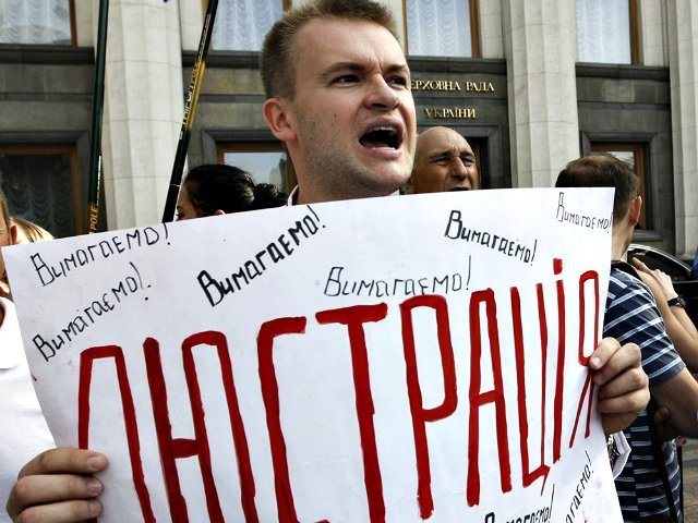 Експерти назвали катастрофічні наслідки скасування люстрації