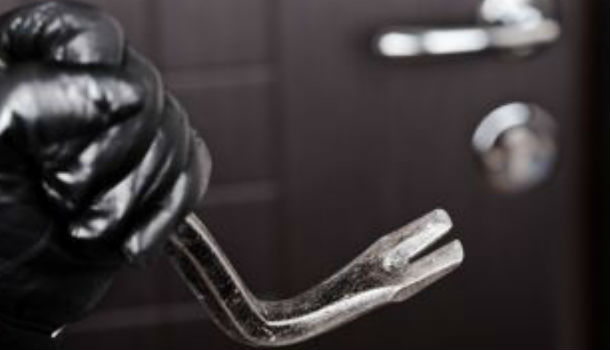 ЧП в Киеве на проспекте Победы: полиция задержала домушника на горячем