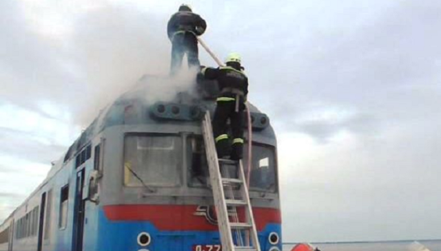Возле Черкасс во время движения загорелся пассажирский поезд