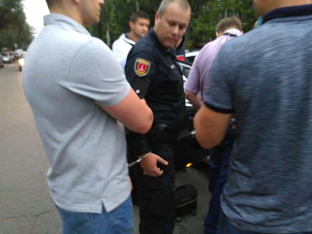 В Одессе на Гайдара задерживают на взятке полицейских