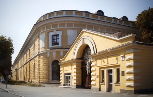 ДУС провело жеребкування щодо "Мистецького арсеналу", пресу не впустили