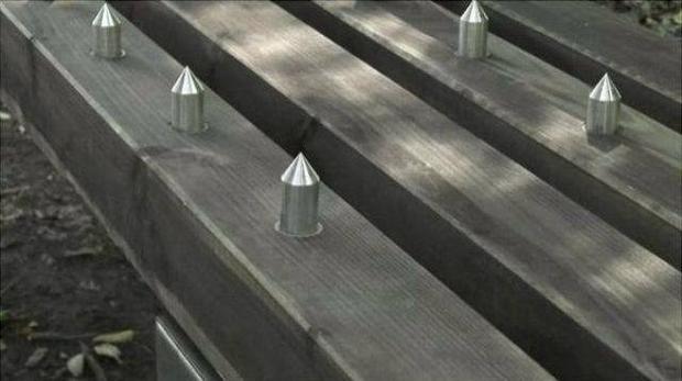 Новости «КрымНаша»: в Симферополе появятся платные скамейки с шипами