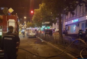 Вибух у центрі Києва: рятувальники евакуйовують людей