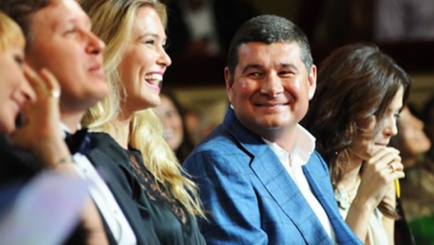 Онищенко полетів у Монако, — журналіст