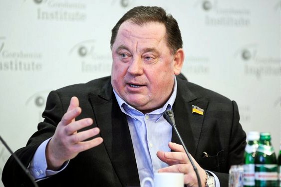 Луценко устроил разнос правоохранителям за бездействие по делу Мельника