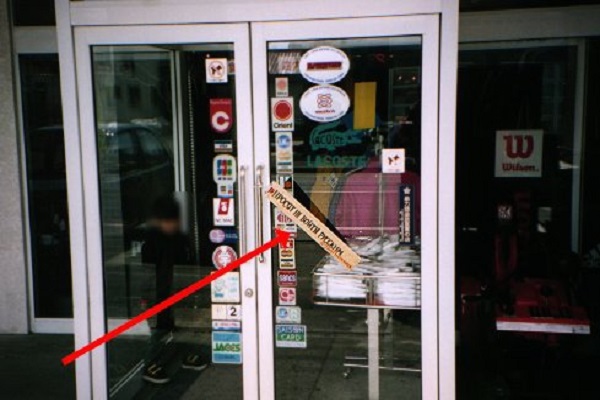 В отелях и ресторанах Франции появились таблички: «Вход русским свиньям воспрещен!»