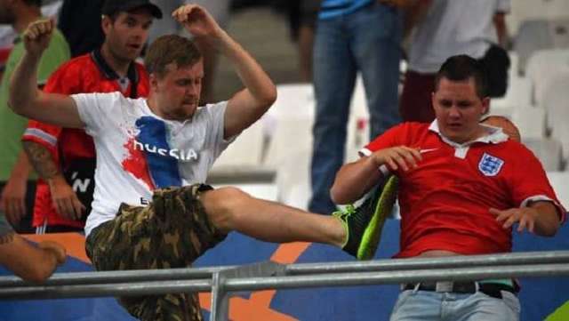 Троих российских футбольных фанатов будут судить в Марселе